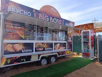 Фудтрак с фаст фудом BIG BOSS   
